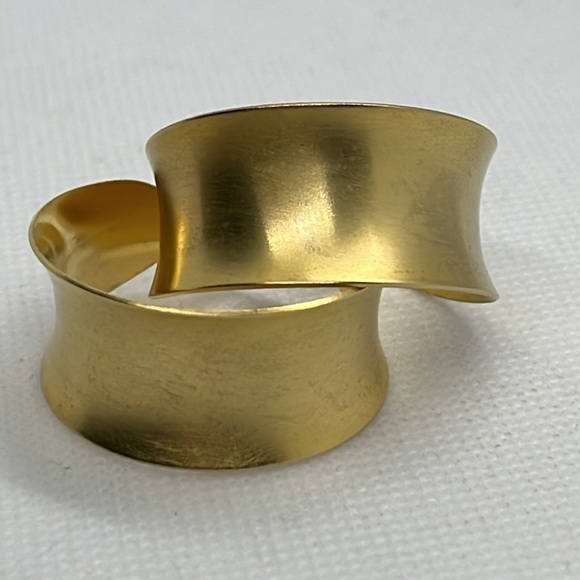 Thick Gold Tone Hoop Earrings Post Back - Picture 5 of 10